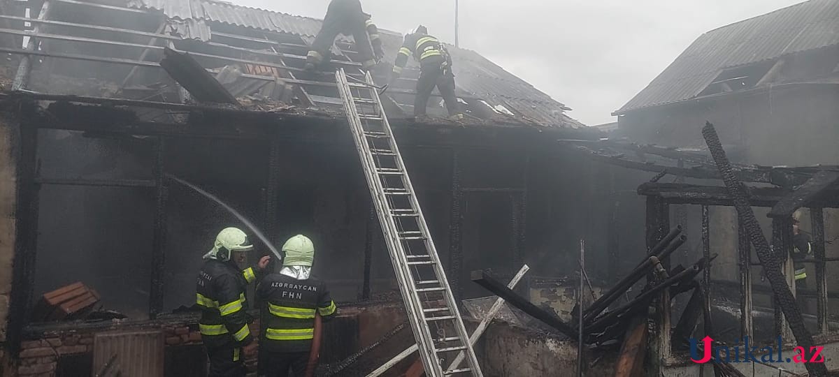 Gəncədə evlərdəki yanğın söndürüldü - FOTOLAR (YENİLƏNİB)